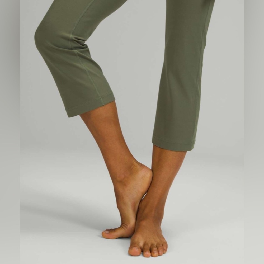 Lululemon Groove Super-High-Rise Crop 23" in Green Twill - Picture 4 of 4